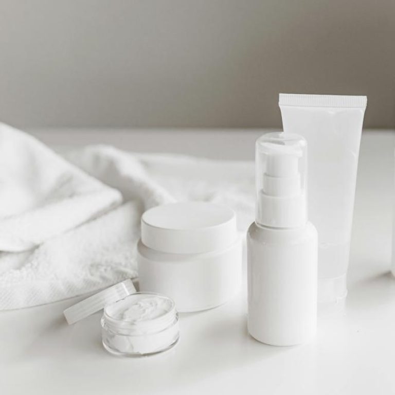 skincare-products-37ebf4dc7234401eaa606417bf901aa6