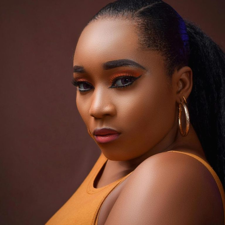 smoky-eye-a84275e2d7e24cd1a1c854da9e7db5cd