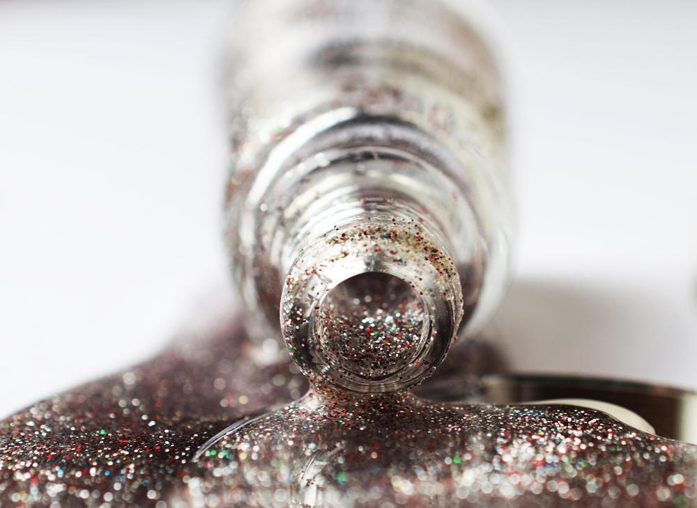 silver nails-776e5e56461d490fa814056f2c6eb690.jpg silver nails
